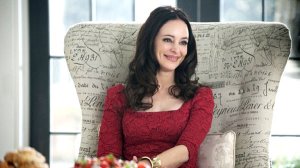 Revenge-Victoria-sits-in-her-chair